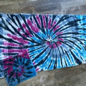 Set of Tie Dyed Bath Towels and Wash Cloths